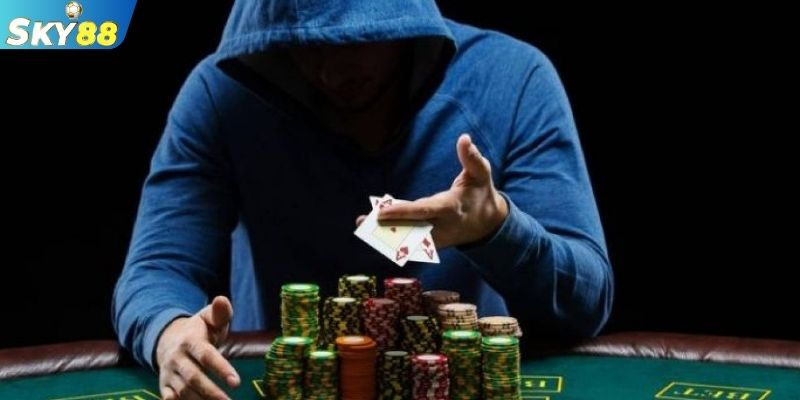 Làm rõ khái niệm Bluff là gì?